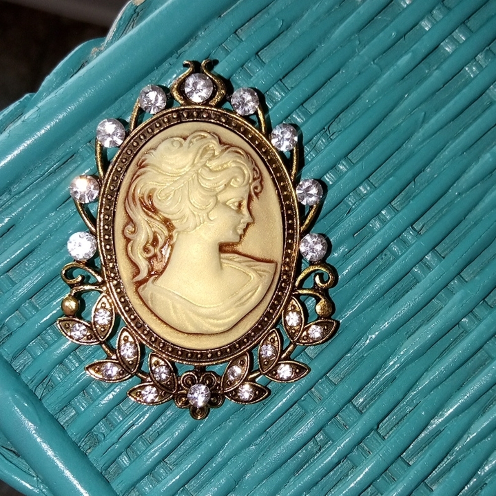 Cameo Rhinestone Brooch